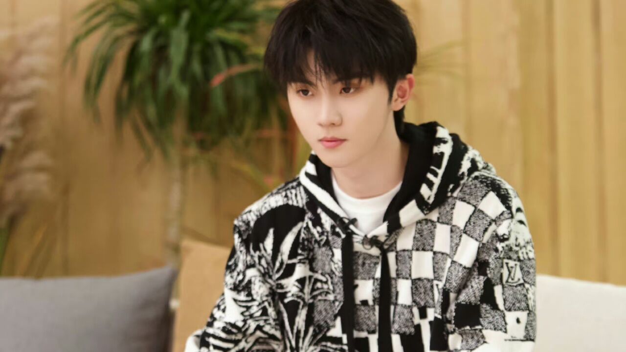 马嘉祺有多全能,不仅会唱歌跳舞还会各种乐器,画画一如既往的好