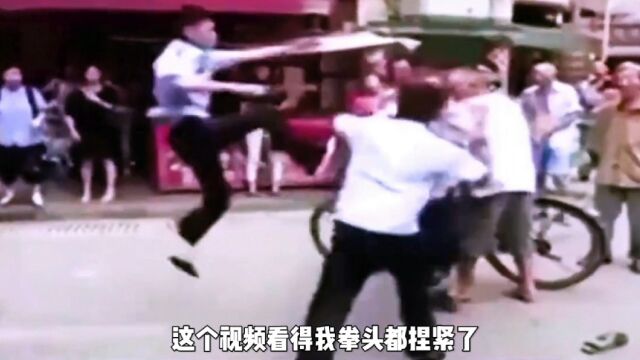 城管执法踹飞老人,老人受伤倒地不起,城管局回应打人城管是临时工