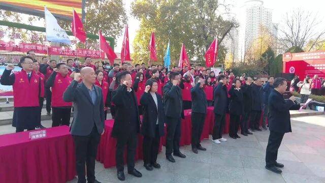 郑州举行“宪法宣传日”活动,两千余律师为市民提供免费咨询