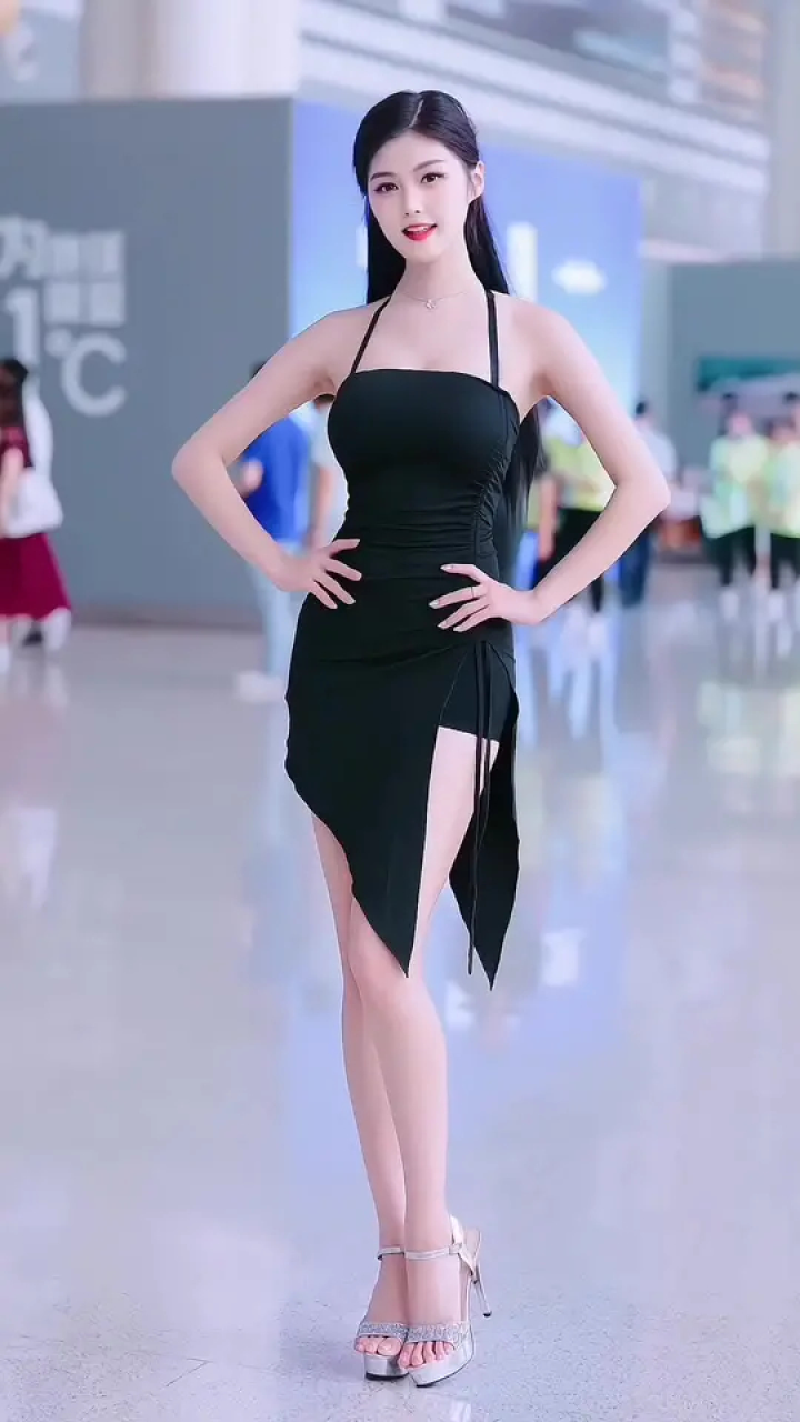 这谁顶得住啊 #大长腿 #车模甄选 #程儿第三视角 #小蛮腰扭起来 最近