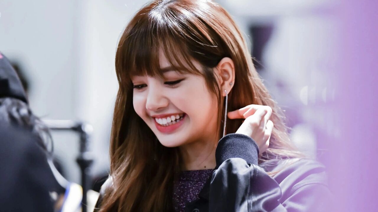 韩星Lisa惹争议！官宣参加疯马秀脱衣舞，表演尺度大到震惊_高清1080P在线观看平台_腾讯视频