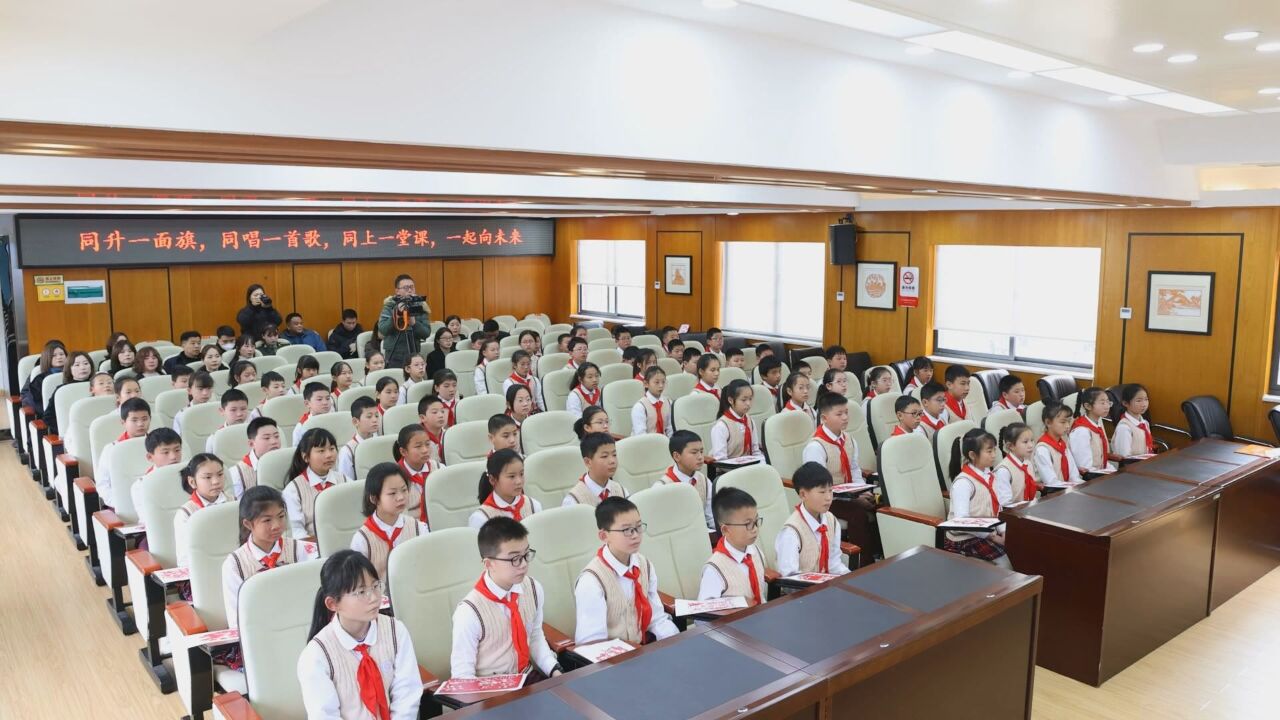 1211 武陵区育才小学校长殷立明荣获湖南省"最美拥军人"称号