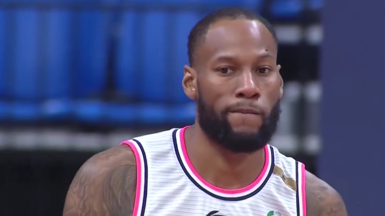 官宣广东队签约威姆斯身穿24号球衣