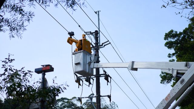 全国首台!MR遥操作带电作业机器人在穗启用,命名“悟空”