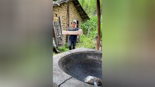 铡刀不只是包拯那三口大铡刀,更是我们农民手里的农具,锄头,耙子等非常帮助我们干农活_高清1080P在线观看平台_腾讯视频