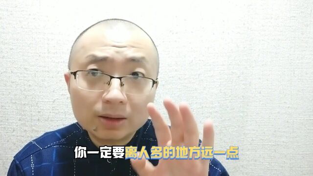 网传河南新乡老奶奶跨年夜卖气球被哄抢