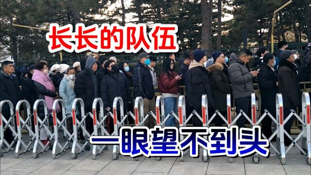 2024年1月4日,广场上突然来了一群人,年轻人越来越多,在干嘛呢?