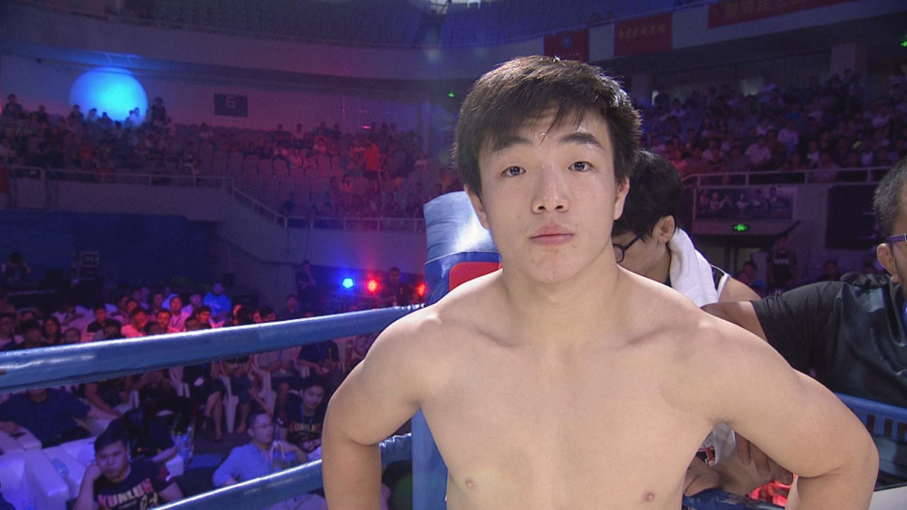 体坛名场面|韩国19岁天才拳手,让中国小伙滚回老家,结果被暴揍ko