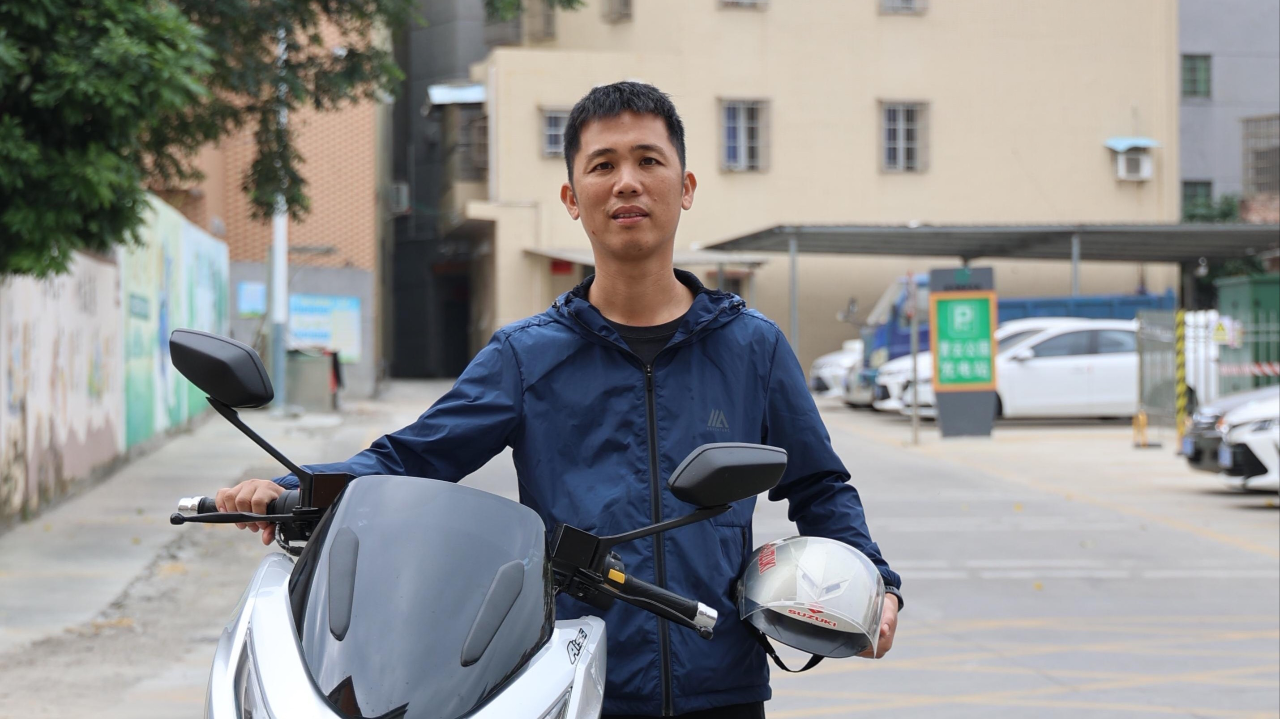 路遇事故冲入浓烟中救人,江门"头盔哥"获评"微文明之星"