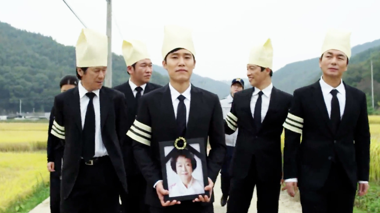 《大孝子》一个让我哭的稀里哗啦的僵尸电影!