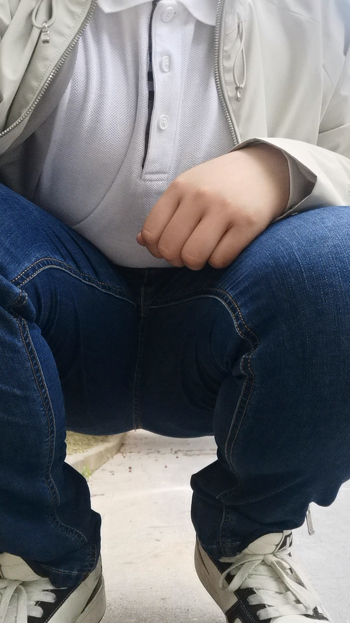 腾讯视频】 尿裤子男