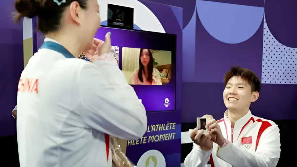 刘雨辰向黄雅琼现场求婚,黄雅琼妈妈称对女婿刘雨辰满意