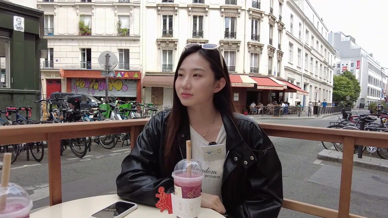 梁馨枰期望见证中国花游队登顶 揭秘花游如何水下不脱妆