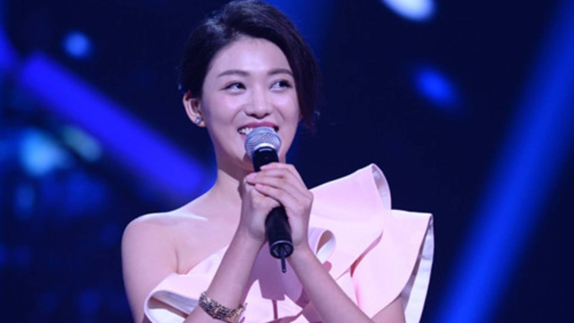 王洁实魏伽妮欢歌庆新春