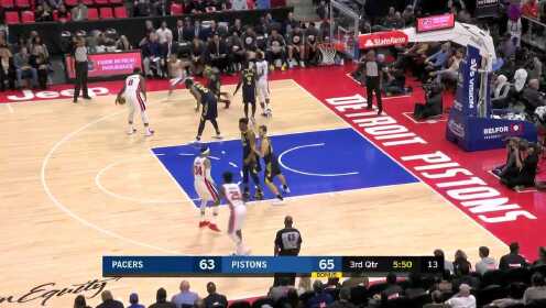 《NBA全场集锦》【扣篮】抢断暴扣一条龙 奥拉迪波双手砸扣追平比分