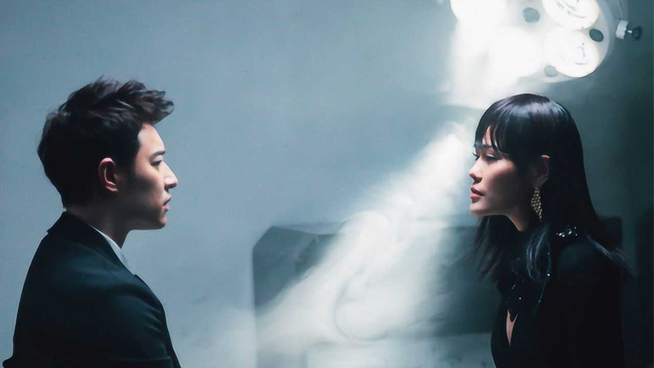 潘玮柏与袁娅维共同演唱moonlight坚持梦想