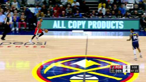 《NBA比赛集锦》这球有点意思 约基奇篮下连番单挑从大白边从胳膊下找到空档高抛打进