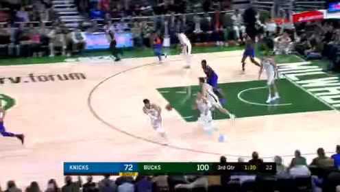 《NBA全场回放》【原声回放】尼克斯vs雄鹿第3节 巴雷特三分无解撑起全队