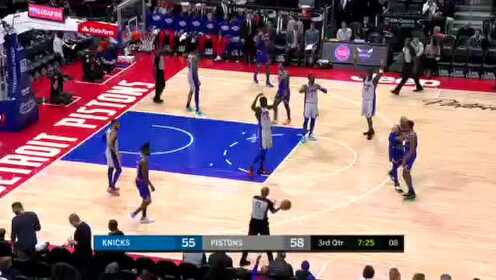 《NBA全场回放》【原声回放】尼克斯vs活塞第3节 兰德尔灵或变向猛冲打板2+1