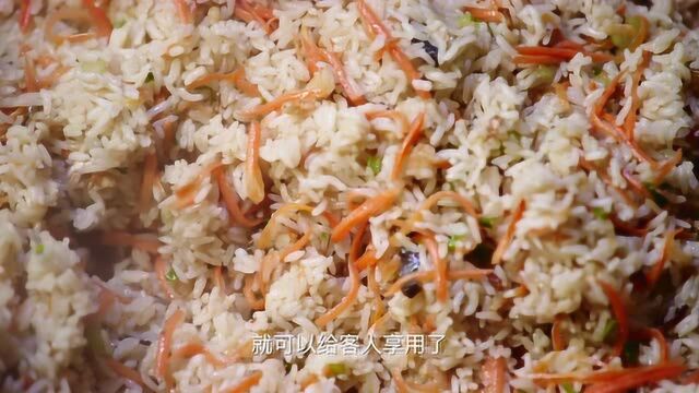 【泉州咸饭 教程】软糯浓香赶超蛋炒饭!骨汤蒸饭,虾米胡萝卜碎加入搅拌均匀,手把手教你学做爆火的泉州咸饭