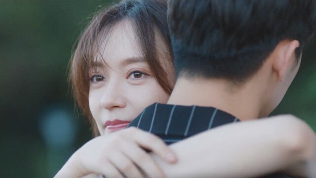 《仲夏满天心》第10集02:蒂芙尼故意当着洛天然的面拥抱靳泽一,洛天然