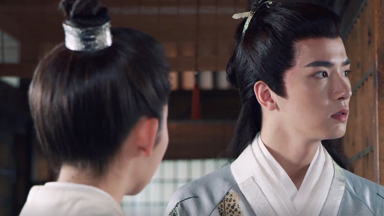 《长安少年行》第十集03:子安趁房间没人,便悄悄给依依送糕点,不巧