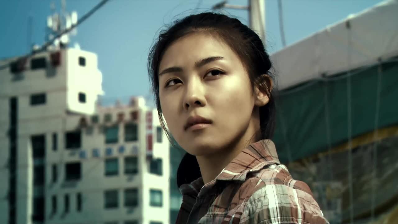 海云台:巨浪席卷而来市民慌乱逃生