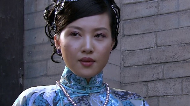 《铁梨花》第39集01:凤儿难产而死,竟是三太太害死了凤儿