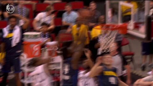 《NBA全场集锦》双人镇守又如何？卡马盖特不由分说暴力补扣