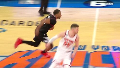 《NBA全场集锦》单枪匹马击破敌军防线 鲍威尔撕裂尼克斯整条防线上篮得手
