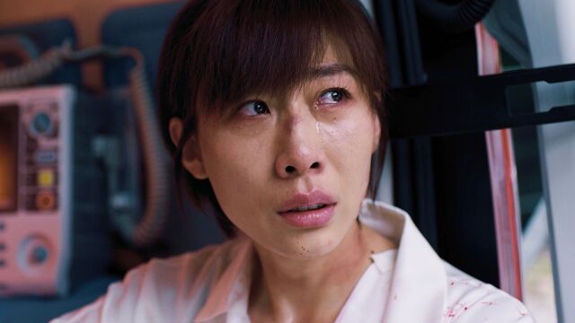 任素汐上演“背影杀”,寻光而行帅出框