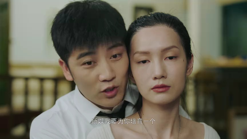 她背后的那双手 15集