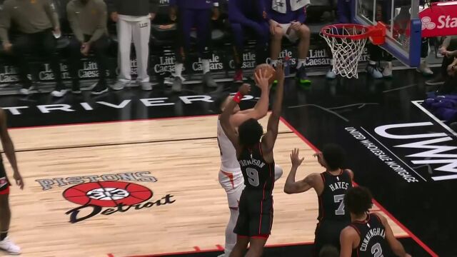 这个就是天赋！奥萨尔-汤普森积极补防把球扇出界外