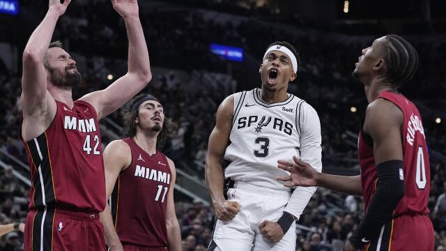 约翰逊vs热火集锦 砍下20+12难阻输球颓势