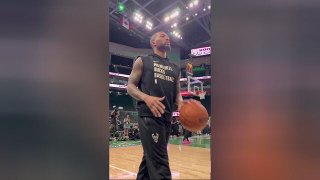 利拉德赛前热身训练 投篮手感火热迎接赛季首战