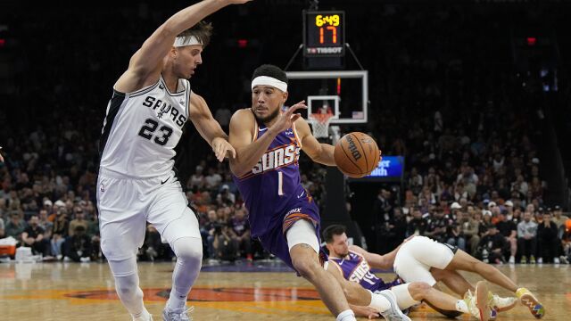 马刺132-121太阳 文班亚马38+10生死时刻独挑大梁