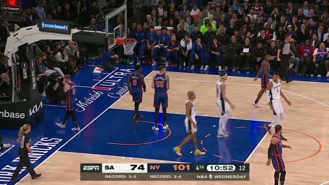 展示武器库！文班篮下接队友传球 强起出手2+1打成