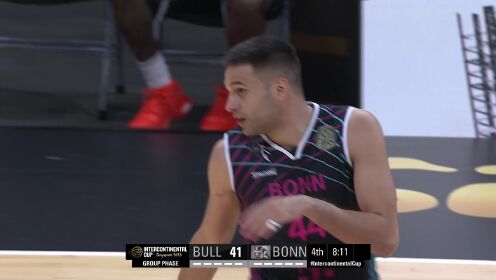 《FIBA》好好把握反击机会！图鲁迪奇快速攻守转换空接炸筐