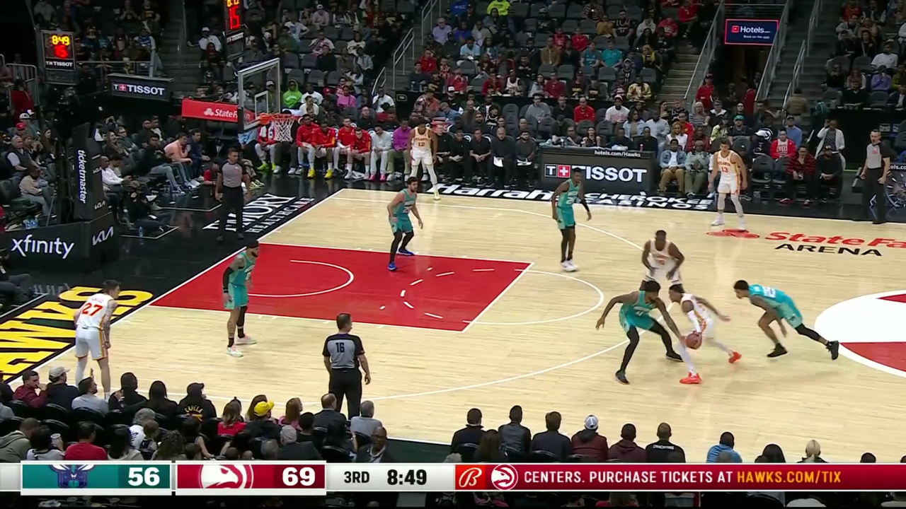 防守形同虚设!卡佩拉翻身越岭滑翔暴扣势大力沉