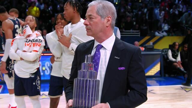 正赛：利拉德半场超远三分射落MVP！