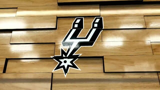 隔扣自己人！杜兰特空接暴扣队友