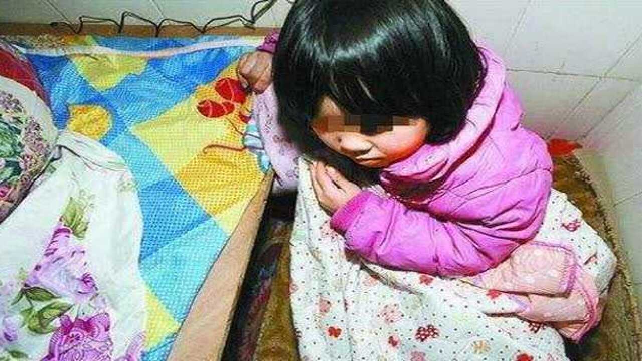 五岁幼女被人从家中抱走,遭到强暴凌辱后被随手丢进垃圾桶_腾讯视频