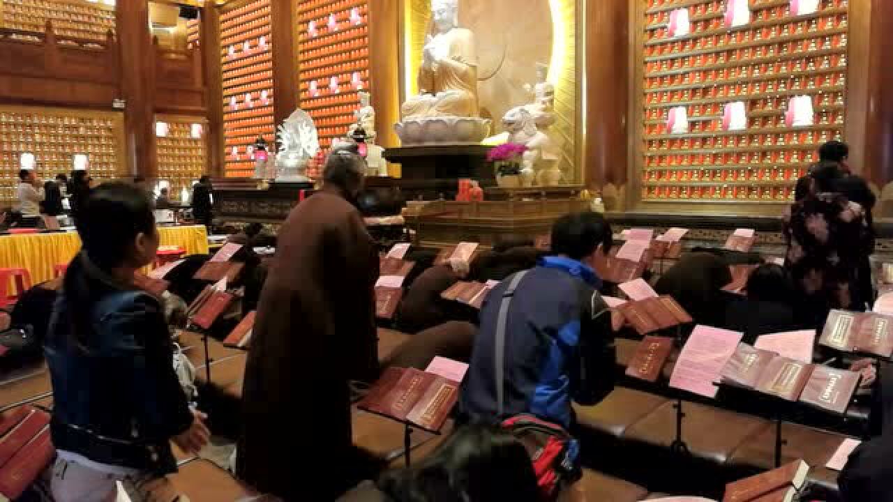 现场实拍广州大佛寺信众诵经_高清1080P在线观看平台_腾讯视频