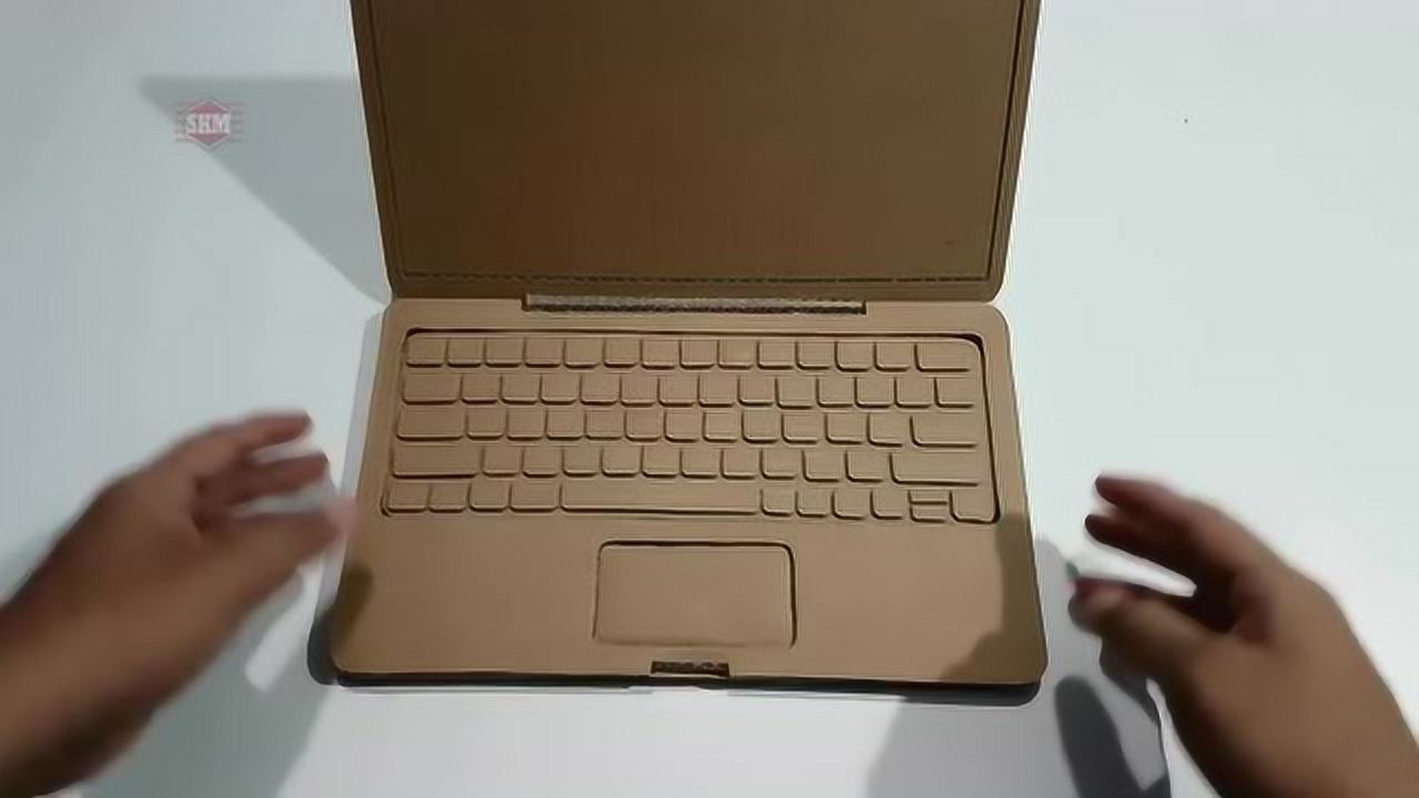 diy创意制作纸版苹果笔记本电脑唯一的缺点就是不能开机