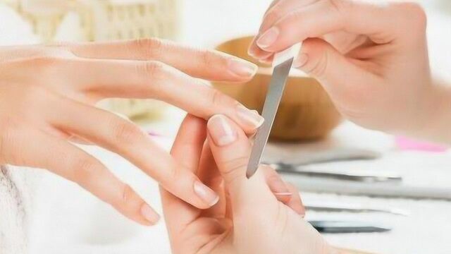 美甲店的人教你一招这样剪指甲安全好看还能保护指甲