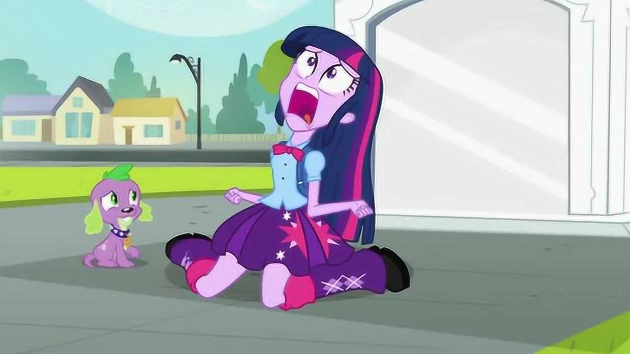 小马宝莉紫悦第一次穿越到人类世界结果看见自己的模样后哭了