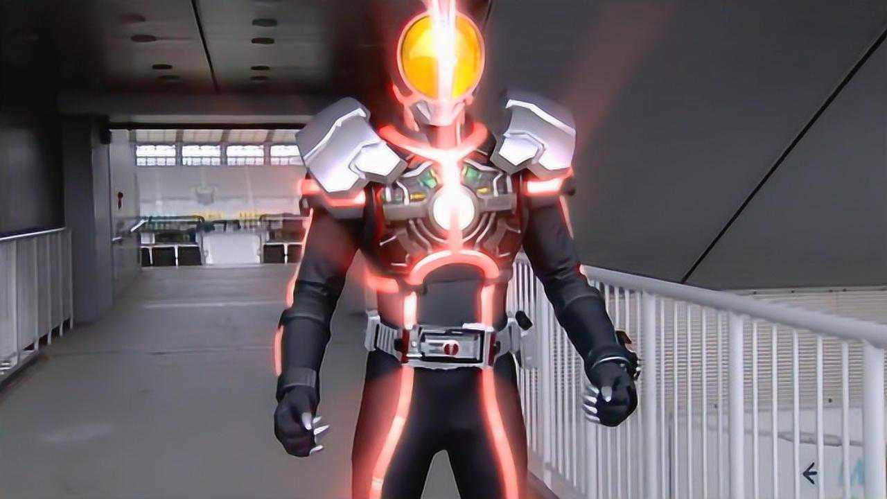 《假面骑士555》所有骑士加奥菲以诺 变身合集!