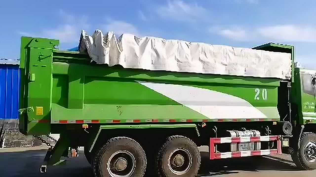 建筑垃圾运输车请尽快安装自动平推式全密闭顶盖!