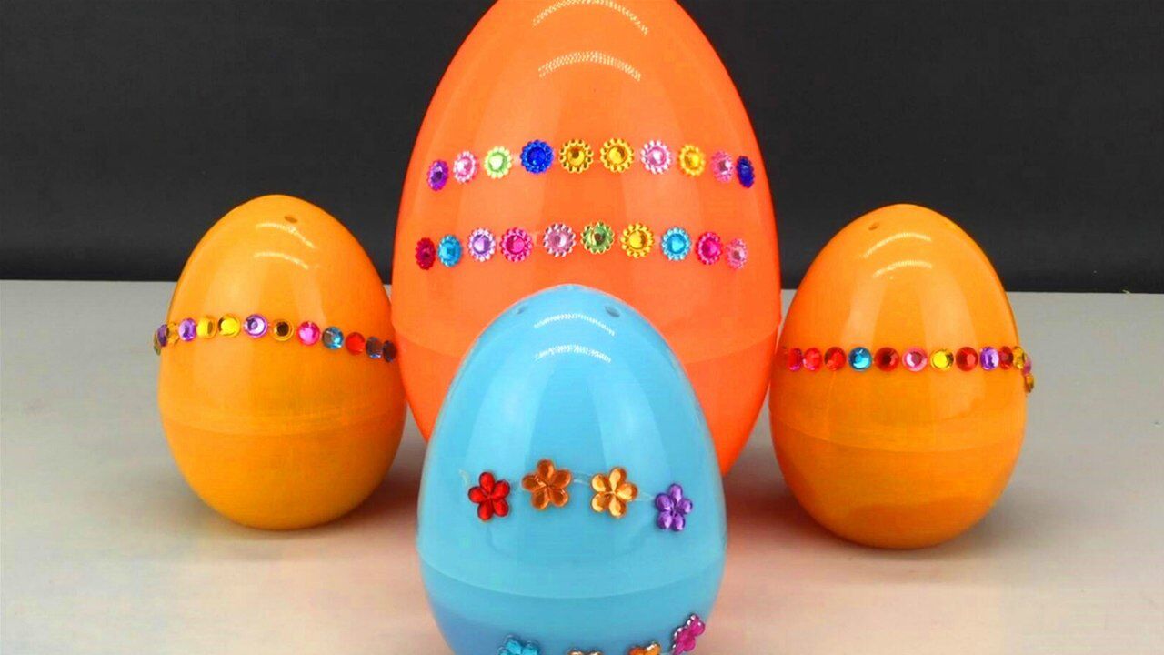 粘土彩蛋彩泥奇趣蛋快乐拆蛋游戏