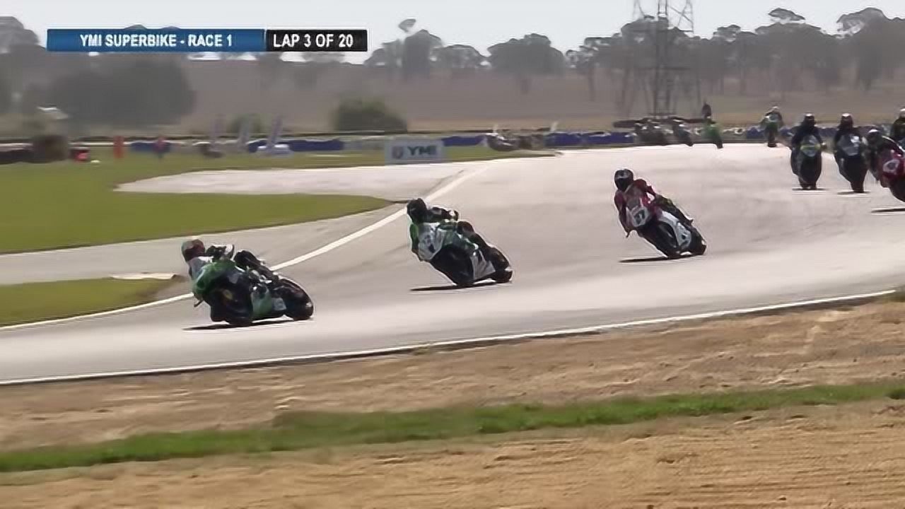 摩托车比赛快速起步